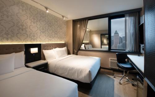 Кровать или кровати в номере Aliz Hotel Times Square