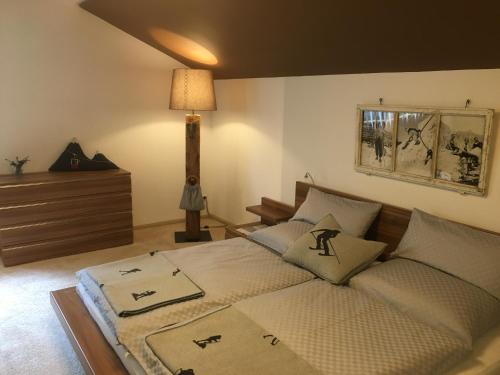 a bedroom with a bed and a lamp in it at Appartementhaus Finis in Ramsau am Dachstein