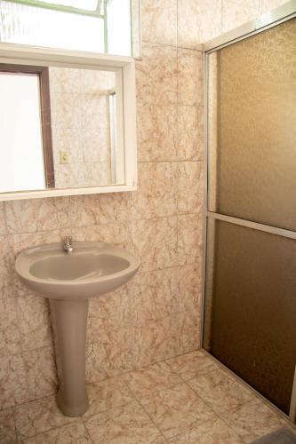 Bilik mandi di Casa do Juá