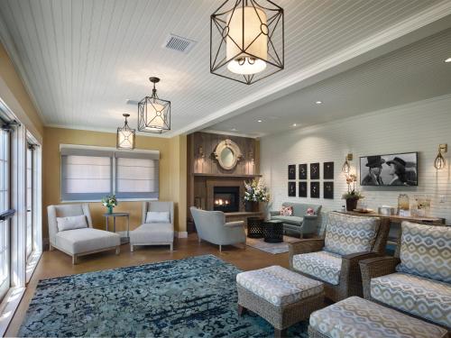 a living room filled with furniture and a fireplace at The Inn at Chesapeake Bay Beach Club in Stevensville