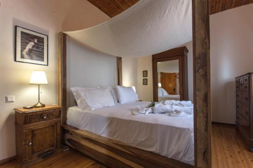 Кровать или кровати в номере Aris Studio Corfu