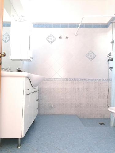 a bathroom with a sink and a shower at villa Lina in Capilungo