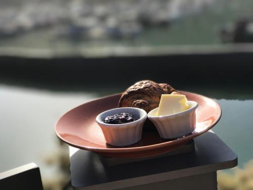 Makanan di atau berdekatan hotel