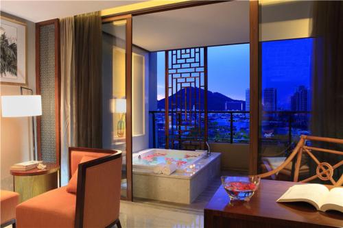 Gallery image of Sanya Si Ji Hai Ting Hotel in Sanya