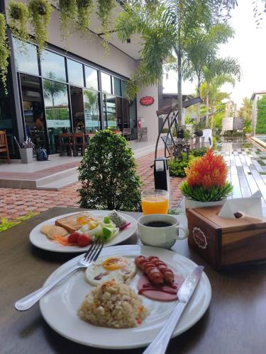 a table with two plates of food on it at J.P.GRAND HOTEL in Trat