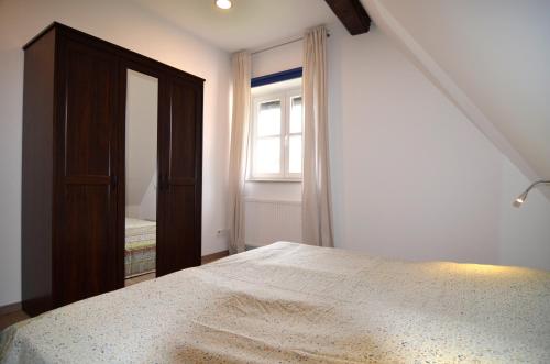 a bedroom with a large bed and a window at Ferienwohnung Seulberg in Friedrichsdorf
