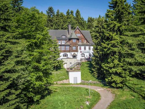 an aerial view of a large house in the woods at Pension und Gaststätte Naturbaude Eschenhof in Kurort Oberwiesenthal