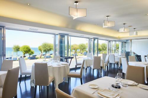 Restaurace v ubytování Silken Río Santander