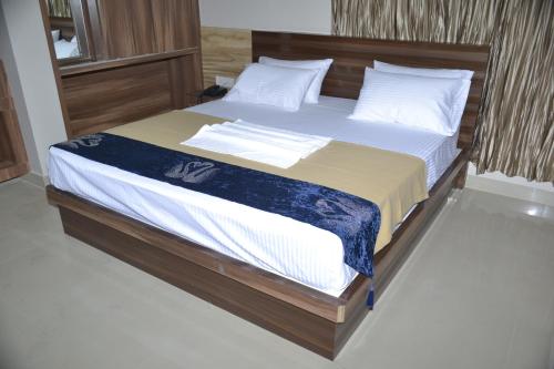 Postel nebo postele na pokoji v ubytování Hotel Saarang Forever