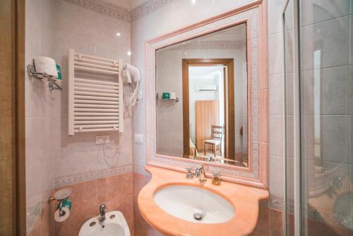 Gallery image of GH Hotel San Giusto in Rome