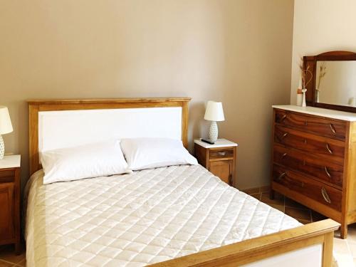 a bedroom with a bed and a dresser and a mirror at Agriturismo Casale Cerere in Lacedonia