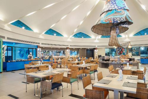 En restaurant eller et andet spisested på Springfield @Sea Resort & Spa