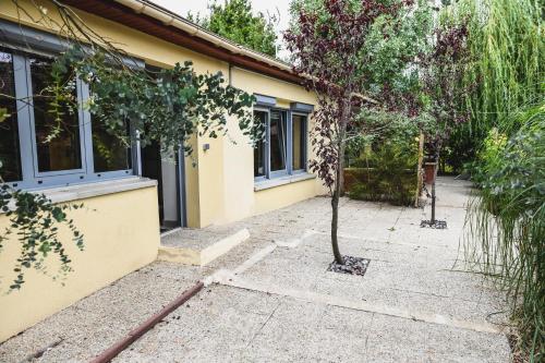 a small tree in front of a building at Ô Rethel Jacuzzi, Gîte Ardennes in Rethel