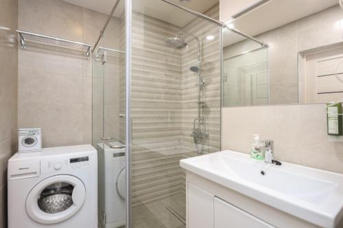 Bilik mandi di Apart-hotel on Koghbatsi 16