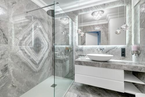 Ένα μπάνιο στο Dom & House - Apartments Navio Estate