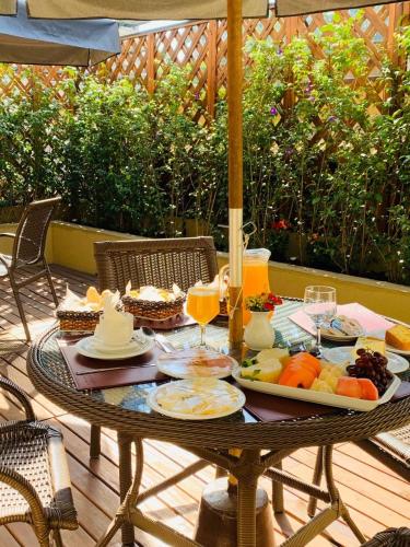 Jídlo v hotelu nebo okolí