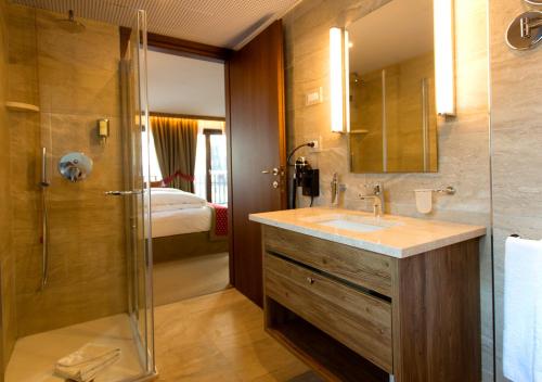 a bathroom with a sink and a shower at Hotel Breithorn in Breuil-Cervinia