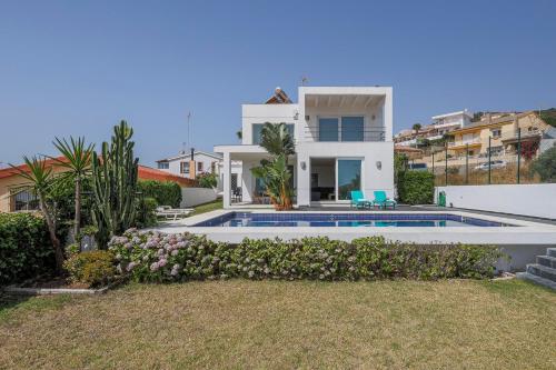 a villa with a swimming pool and a house at Cádiz punta carnero 1 in Algeciras