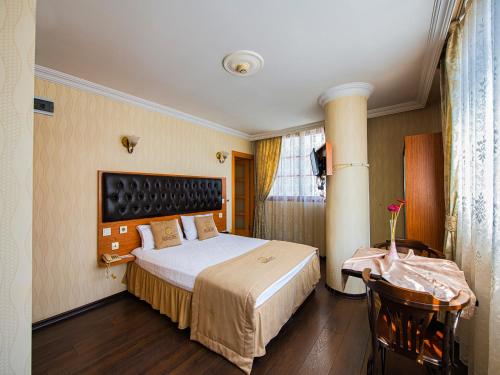 Voodi või voodid majutusasutuse Kozan City Hotel toas