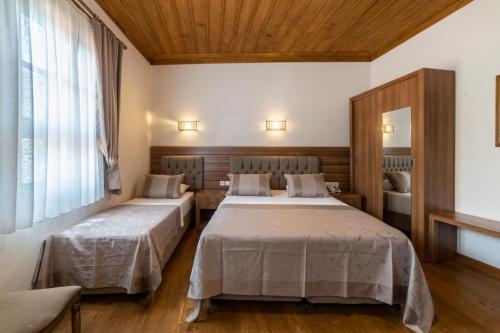 Postel nebo postele na pokoji v ubytování Armistis Hotel