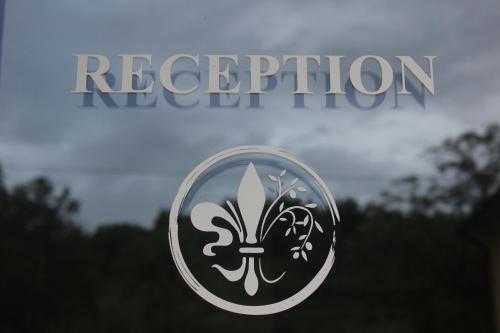 a logo of the reeder institution on a window at B&B Podere Lambure- società agricola in Popiglio