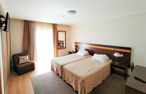 Un pat sau paturi într-o cameră la Hotel Santo Condestavel