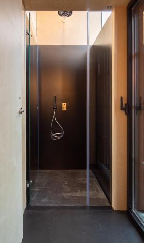 a glass door with a hanger in a hallway at CASA NO CASTANHEIRO in Meda