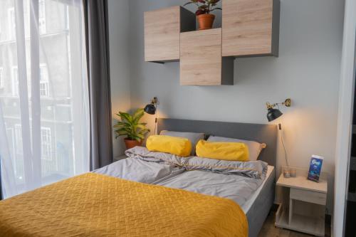 Postel nebo postele na pokoji v ubytování Moon Hostel Poznań