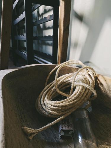 a coil of rope sitting on top of a table at Pensiunea Aurelia in Şiria