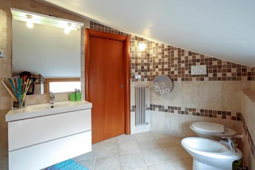 a bathroom with a sink and a toilet in it at B&B Portanova in Salerno