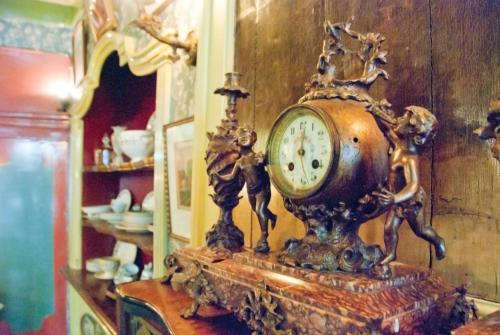 a clock sitting on a table next to a mirror at Hotel Spaander BW Signature Collection in Volendam