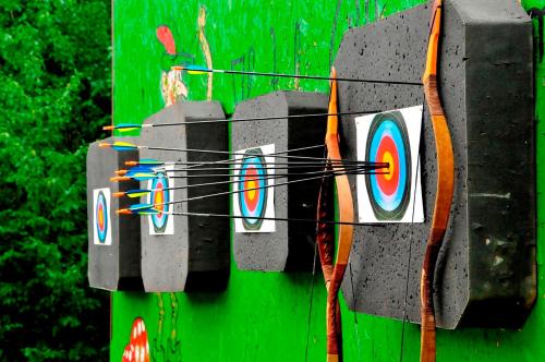 a wall with a painting of a target on it at Hotel Clermont in Covasna