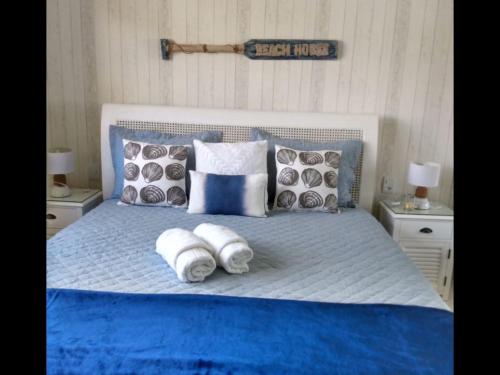 Een bed of bedden in een kamer bij Apt Coral Azul Iberostate Praia do Forte