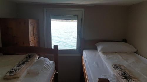 Postel nebo postele na pokoji v ubytování Splav Maria-Zlatarsko jezero
