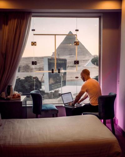 Cleopatra Pyramids View Hotel