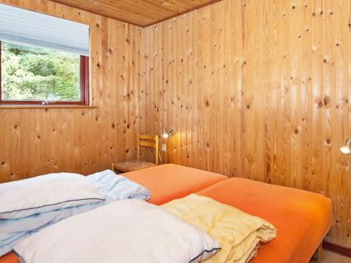 Tempat tidur dalam kamar di Four-Bedroom Holiday home in Skanderborg