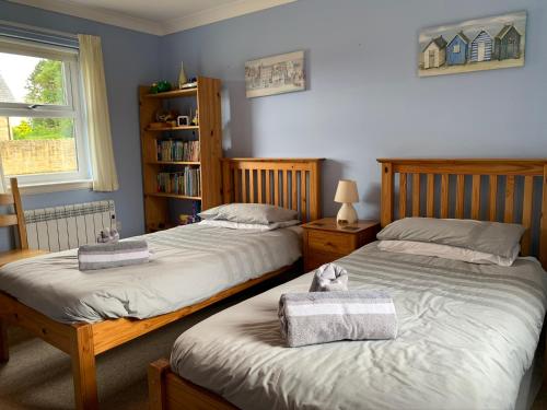 two beds sitting next to each other in a bedroom at Brada View Bamburgh in Bamburgh