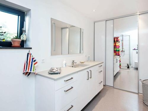Kuchyň nebo kuchyňský kout v ubytování Holiday home Haderslev II