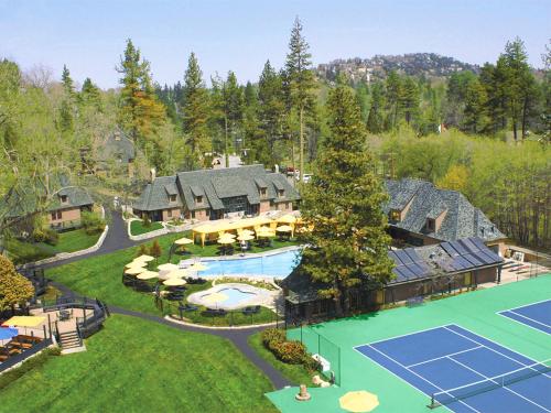 an aerial view of a house with a tennis court at UCLA Lake Arrowhead Lodge in Lake Arrowhead