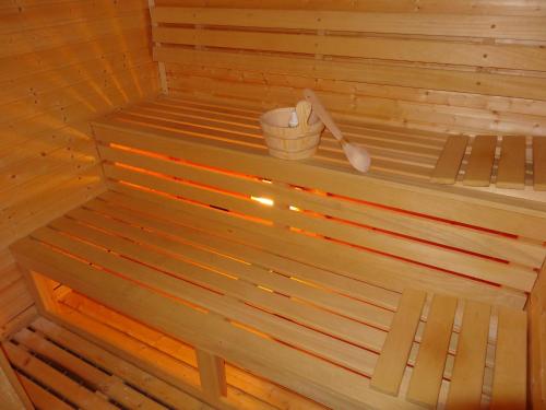 a sauna with a wooden tub with a bucket at Horská chata Hubert in Bedřichov