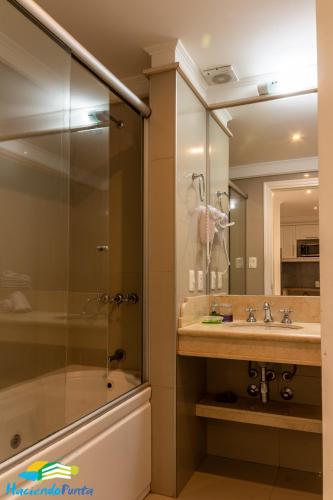 a bathroom with a shower and a sink at Green Park Propietarios in Punta del Este