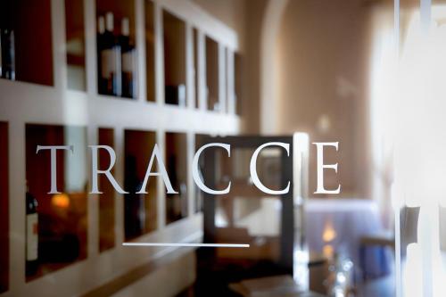 a sign for a wine store with the word race at Hotel Villa La Bollina in Serravalle Scrivia