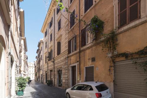 Campanella - 5 minutes by Piazza Navona