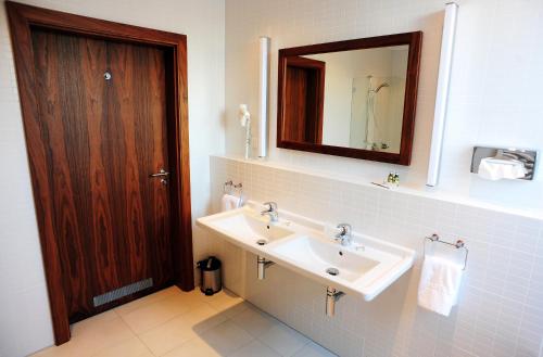 A bathroom at Hotel Zamek Lubliniec