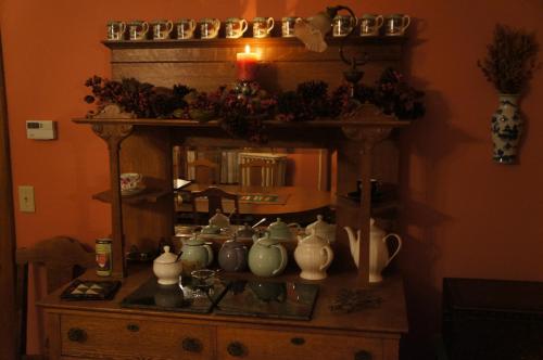 Kemudahan buat kopi dan teh di Maplecroft Bed & Breakfast