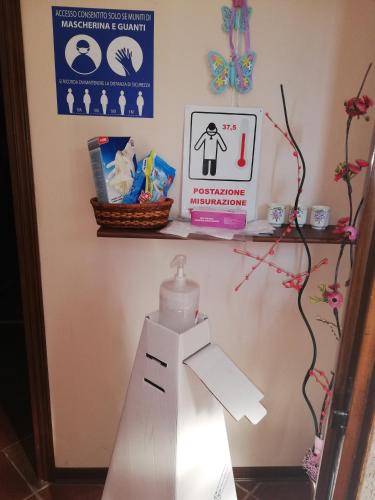 a white toilet in a room with a shelf at Quo Vadis Qui Vieni in Rovigo