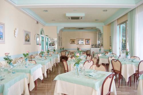 Restaurace v ubytování Hotel Flora