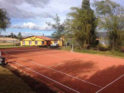 Tenis a/nebo squash v ubytování Cabaña Yerbabuena nebo okolí
