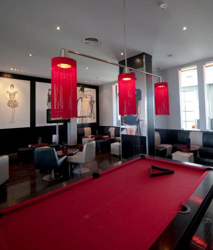 a pool table in a room with red lights at Vila Gale Lagos in Lagos