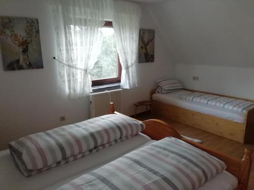 Ένα ή περισσότερα κρεβάτια σε δωμάτιο στο Haus Daniela